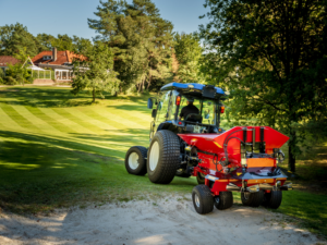 Innovatieve oplossingen voor grasonderhoud: Redexim's RINK topdressers