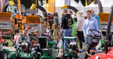 Bezoek Demo Groen: De grootste Belgische openluchtdemonstratie van materiaal voor tuin, groene zones, sportvelden en stadsreiniging.